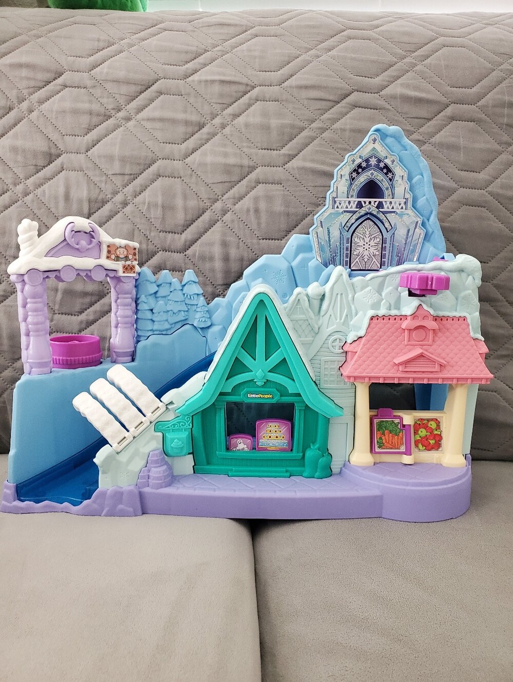 Fisher Price Little People Disney Frozen Arendelle Sledding Adventure playset
